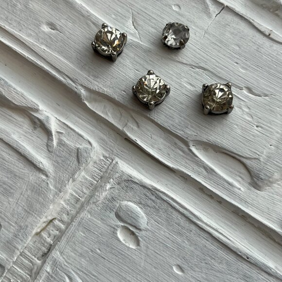 Jewelry such as hearts, gold moons & rhinestone pieces for your craft projects - Picture 5 of 6